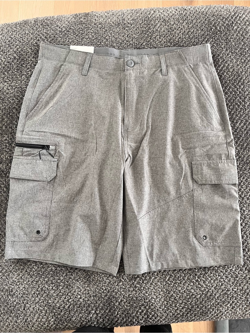 Men's Gray Cargo Shorts with Multiple Utility Pockets